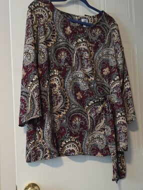 Dressbarn Burgundy Paisley With Beige, Bl Round Neck Top. With A Tie On The Side